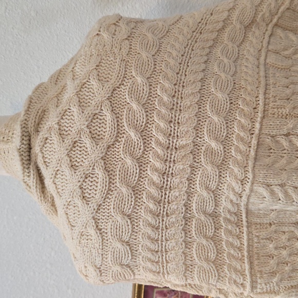 Aran Crafts knitted shawl or wrap with pockets - Picture 5 of 12